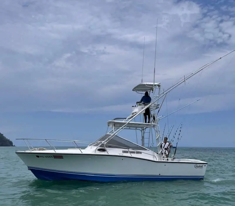 boat-playa-herradura-puntarenas Sport fishing boat in Playa Herradura