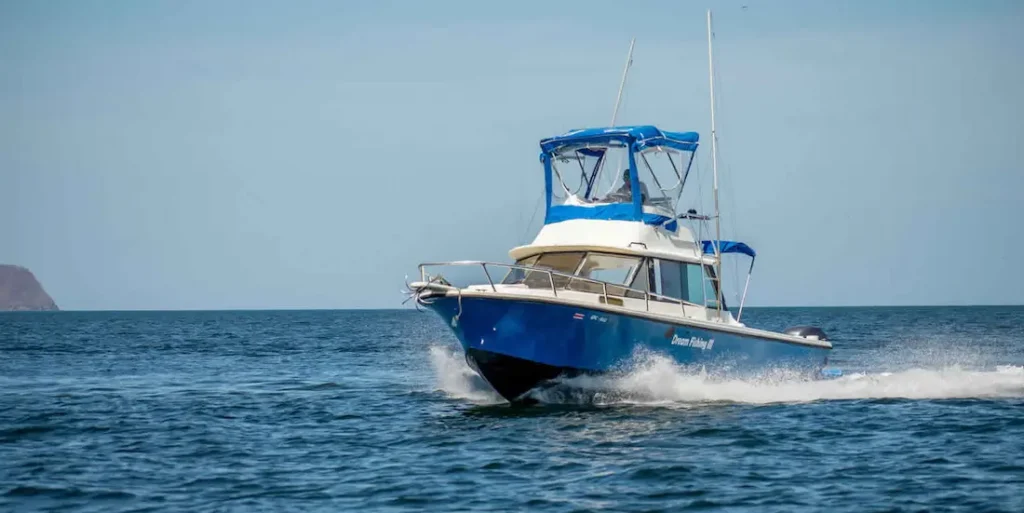 Dream fishing boat in Playas del Coco, Roosterfishing boat in Gulf Papagayo, Guanacaste