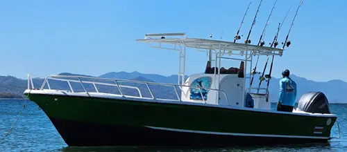 Eagle Ray boat at Playa El Jobo Guanacaste, Inshore fishing boat
