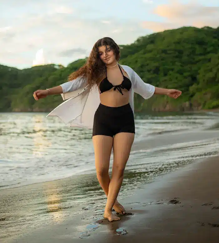 dancing-waves-photographer-costa-rica Photo session from the beach