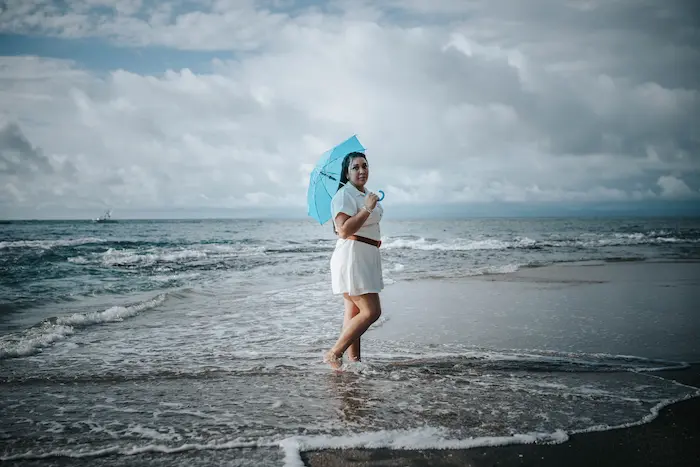 sun-waves-photographer-costa-rica Girlfriend modeling for a photo shoot at the beach