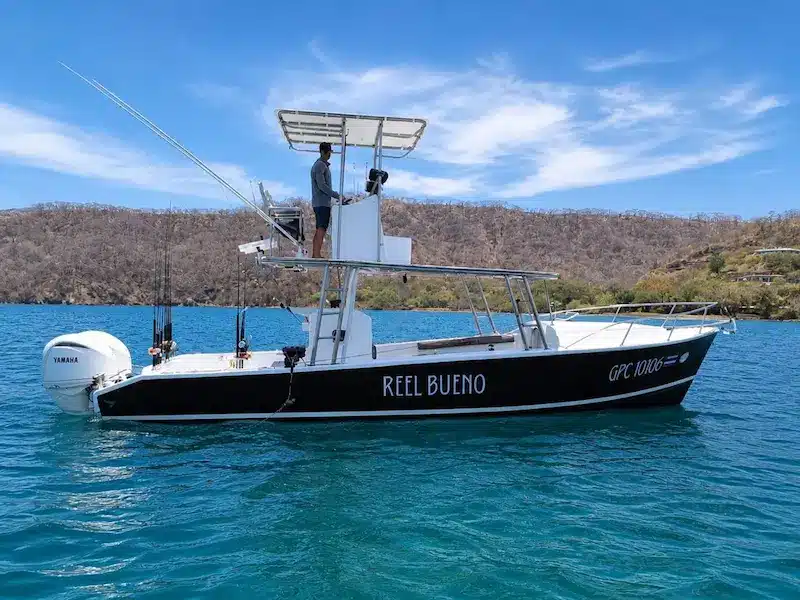 reel-bueno-sport-fishijng-boat Reel Bueno in Playas del Coco, sport fishing boat.