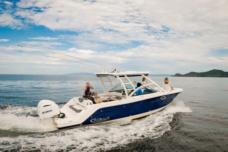 sportfishing-boat-in-playas-del-coco