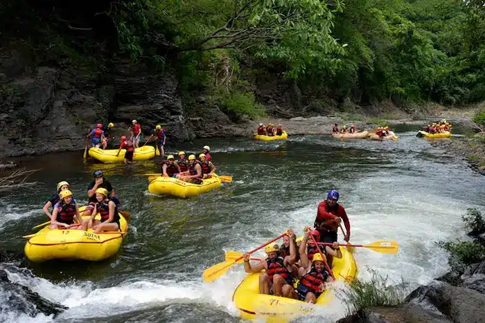 Visit Costa Rica and enjoy Water rafting