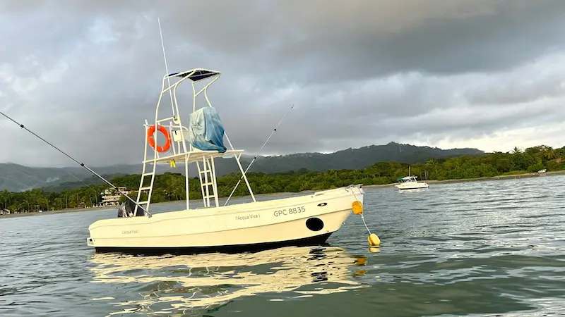 sport-fishing-boat-playa-carrillo-guanacaste Sport fishing boat in Playa Nosara