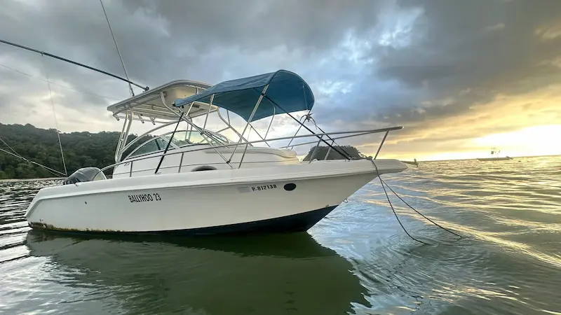 sport-fishing-boat-playa-samara-costa-rica Sport fishing boat in Playa Samara