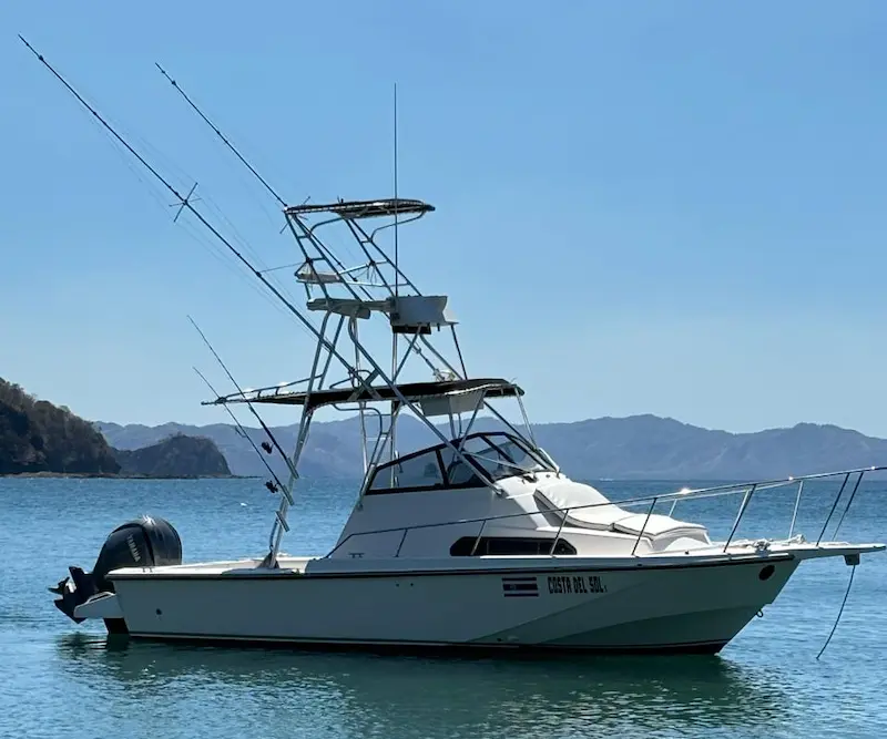 Sport fishing boat in Gulf Papagayo