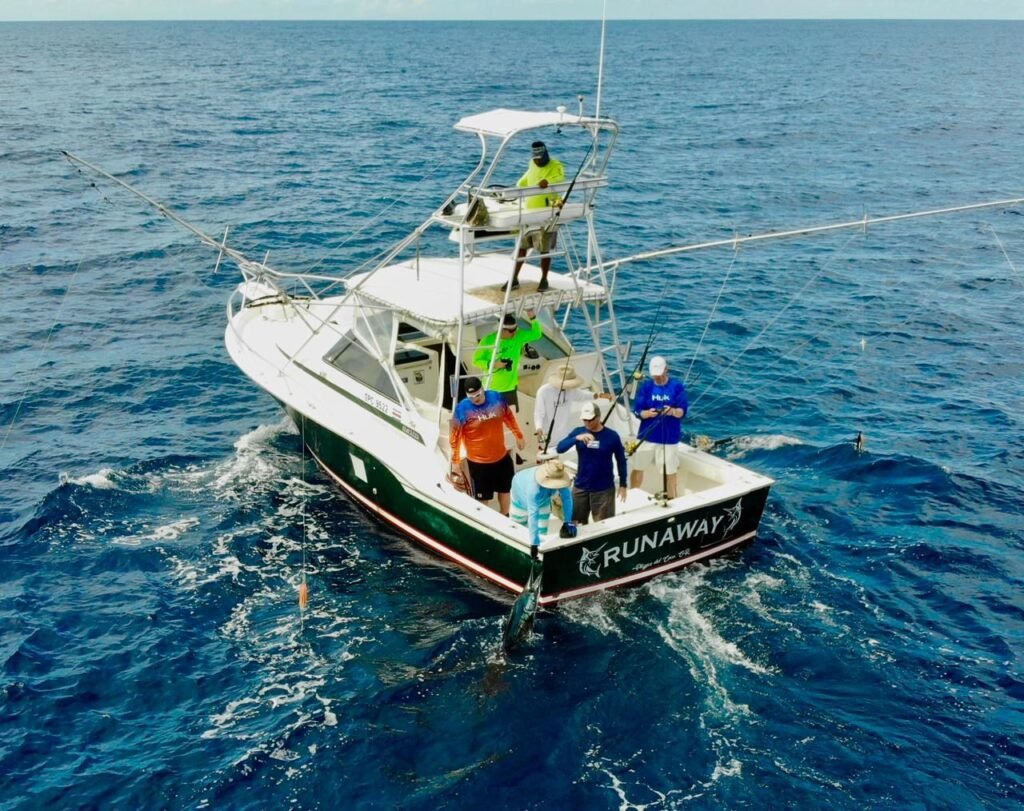 Imagen de WhatsApp 2024-12-28 a las 10.04.26_d5eee927 - copia Offshore fishing charter onboard the Runaway fishing boat.