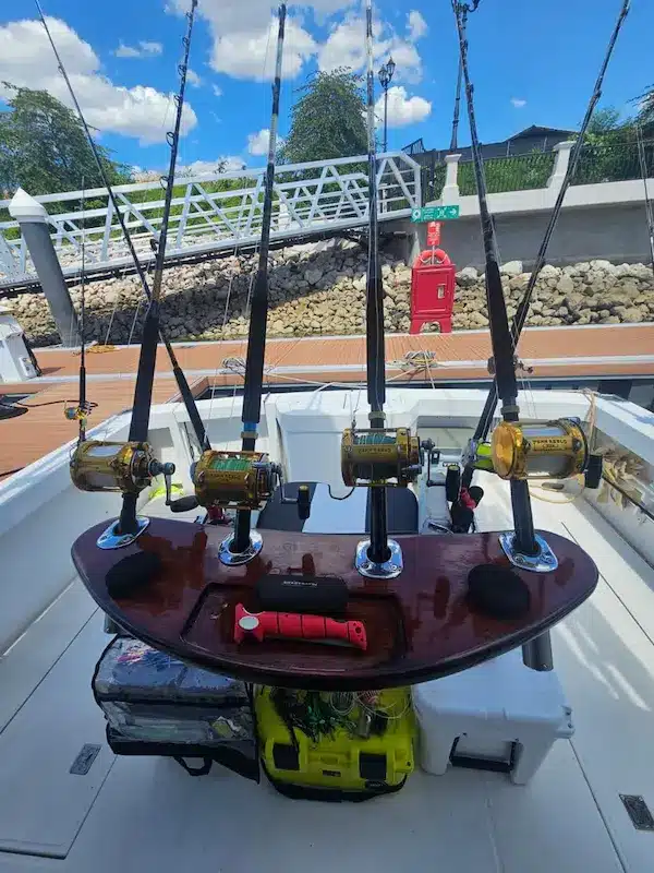 cabo-35-fishing-equipment Cabo sport fishing boat in Playa Flamingo, Top fishing equipment.