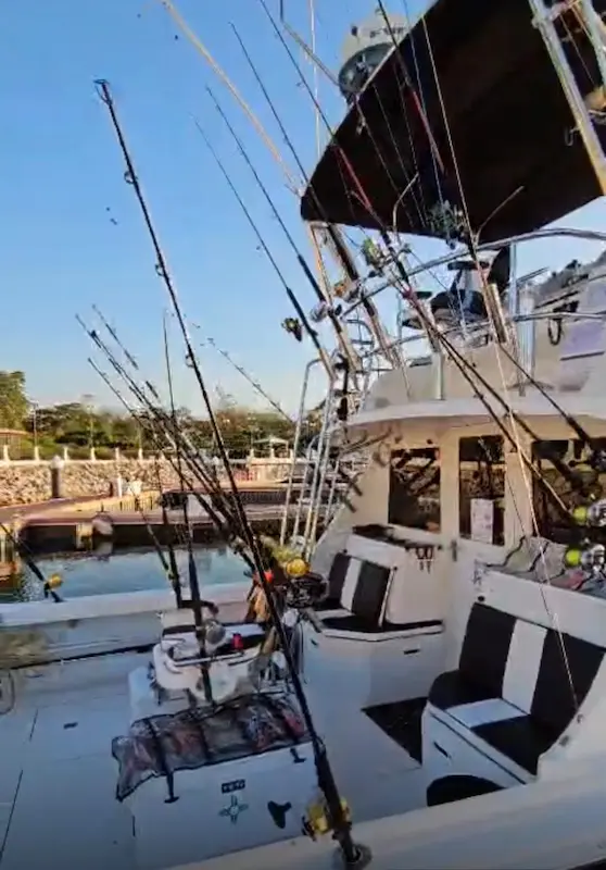 cabo-35-fishing-full-equipment Cabo sport fishing boat in Playa Flamingo, fishing equipment.