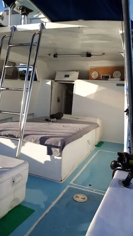 inside-doña-del-mar-boat Go fishing onboard the Doña Del mar boat in Guanacaste
