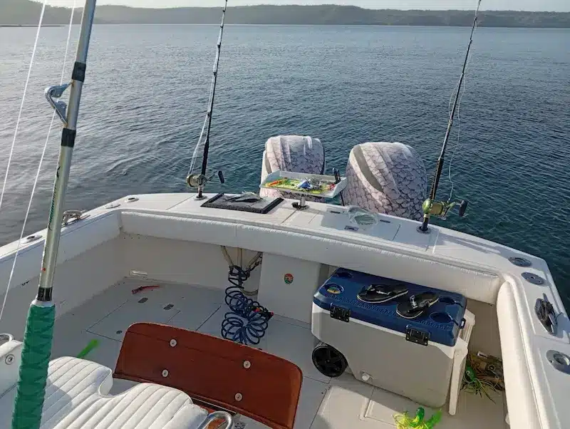wassabi-fishing-boat-gulf-papagayo Two engines on the Wassabi boat in Gulf Papagayo